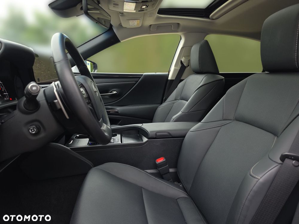 Lexus ES 300h Business Edition - 23