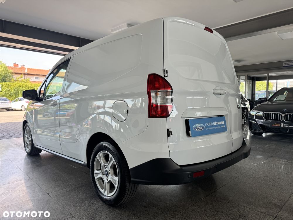 Ford Transit Courier - 10