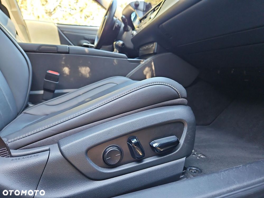Lexus ES 300h F Sport Edition - 25