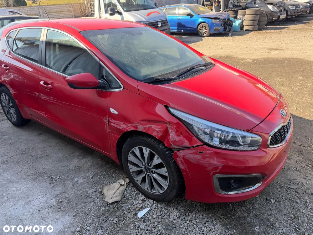 Kia Ceed 1.6 CRDi 136 ISG Vision - 18
