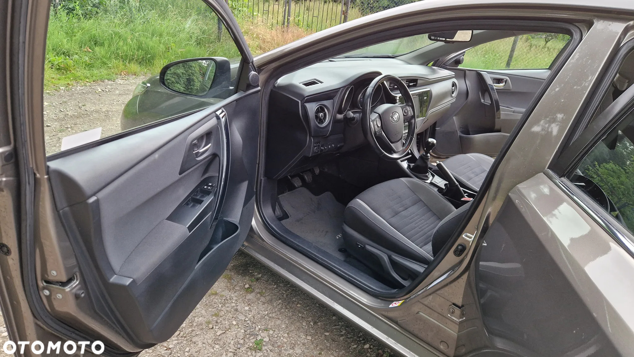 Toyota Auris 1.6 Premium - 14