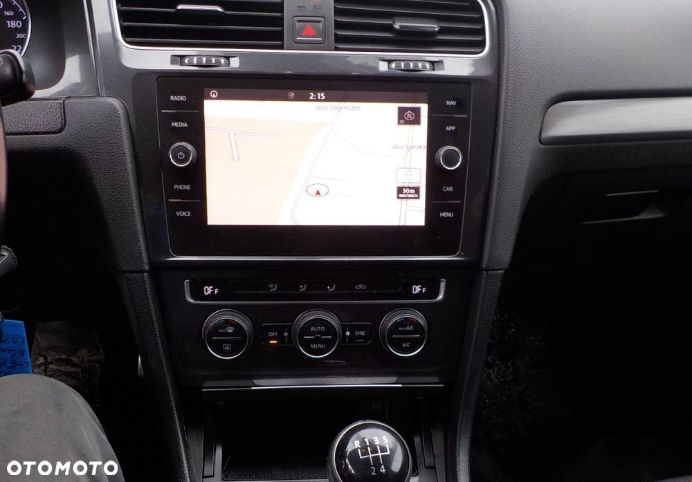 Volkswagen Golf - 28