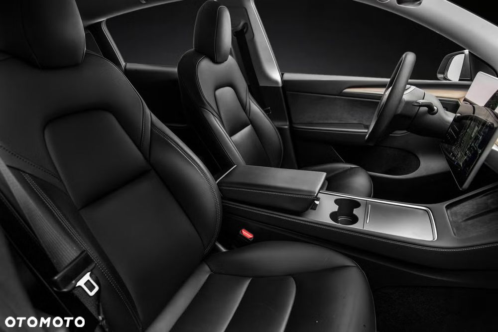 Tesla Model Y Long Range Dual Motor AWD - 4