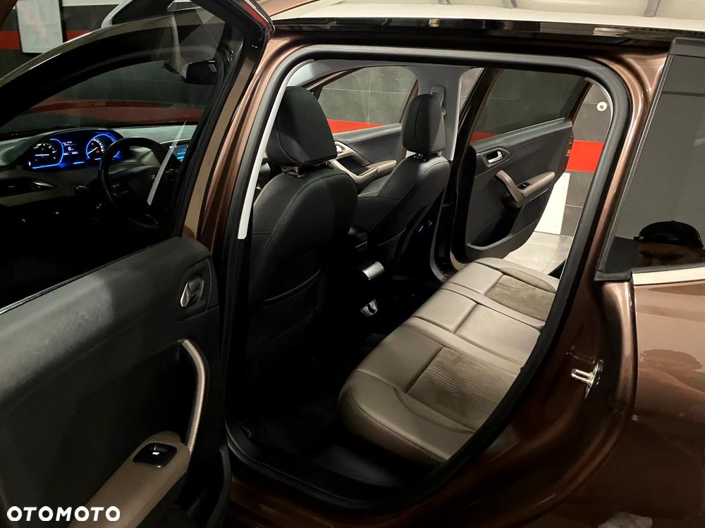 Peugeot 2008 120 VTI Allure - 18