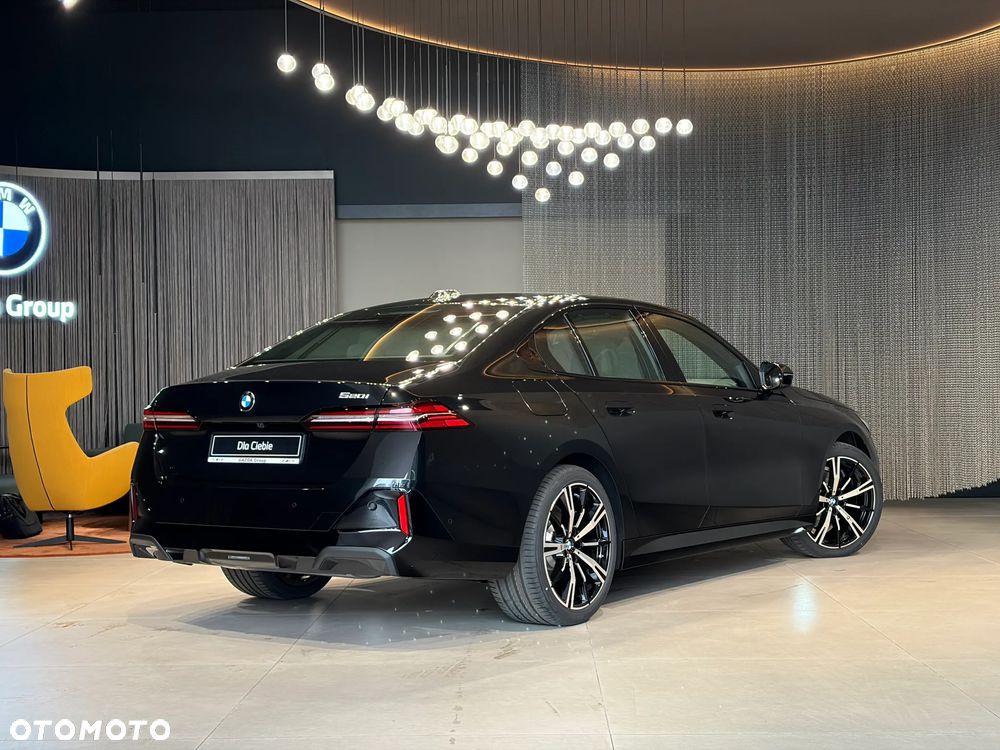 BMW Seria 5 520i mHEV M Sport - 11