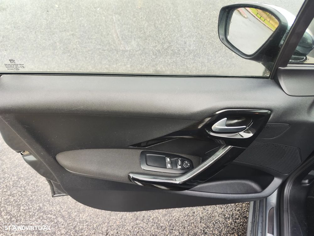 Peugeot 208 1.2 PureTech Style - 24