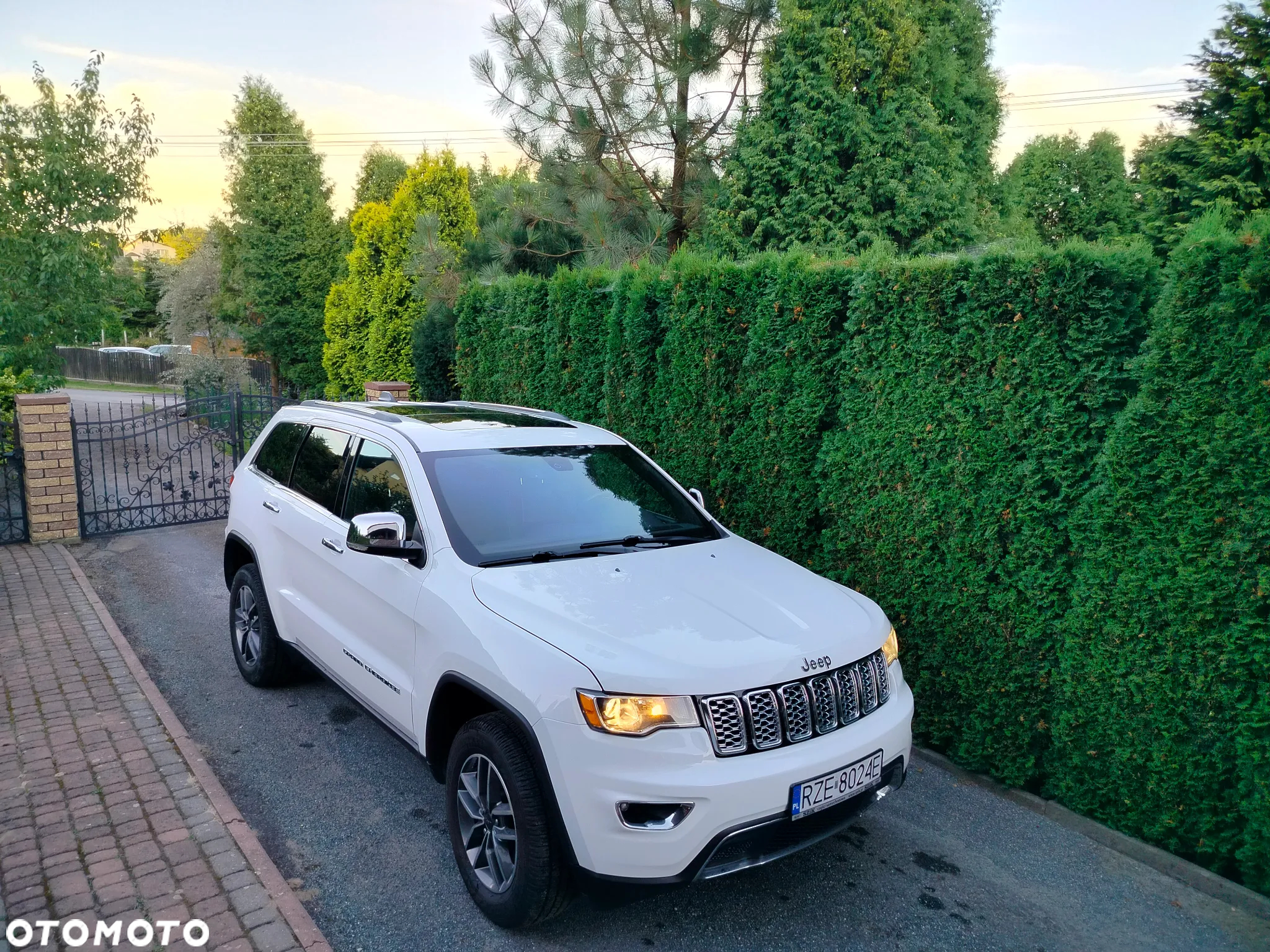 Jeep Grand Cherokee - 26