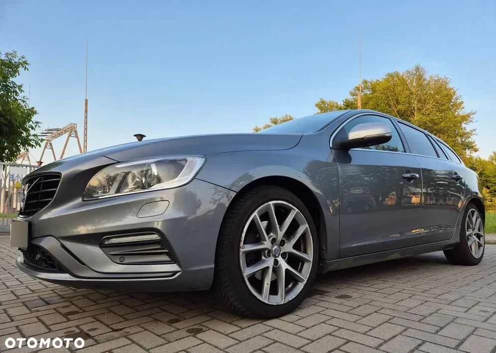 Volvo V60 D4 Drive-E R-Design Momentum - 2