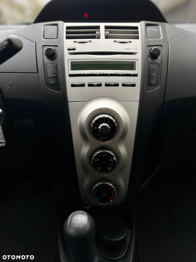 Toyota Yaris - 22