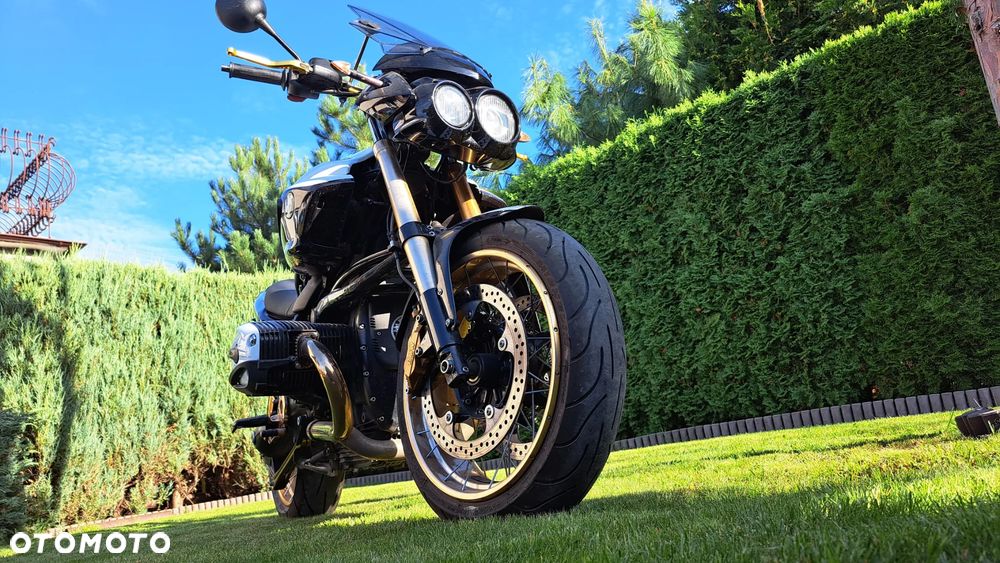 BMW R - 1