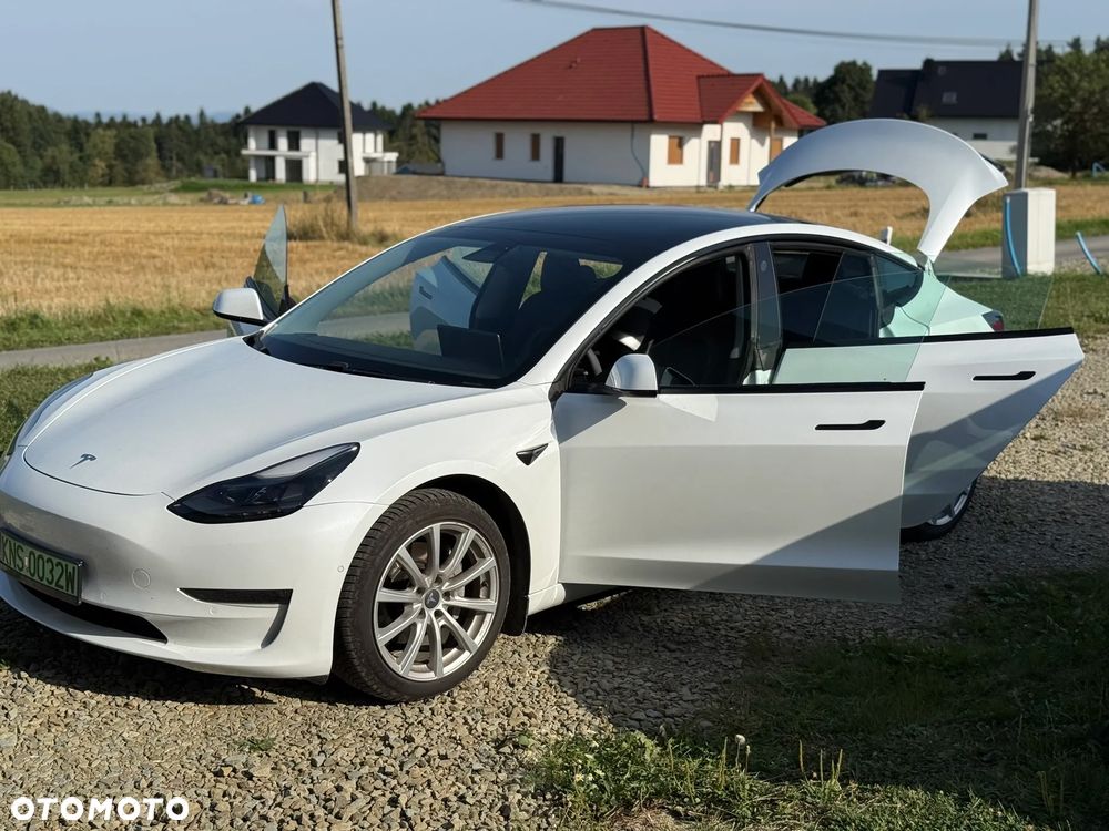 Tesla Model 3 - 11