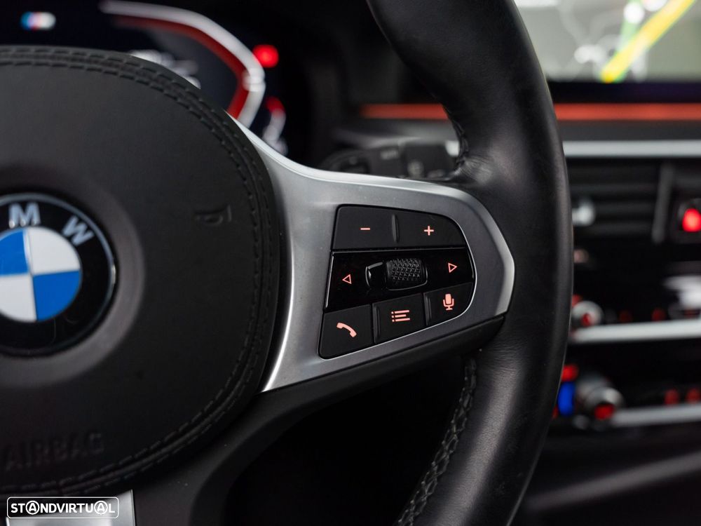 BMW 520 d Pack Desportivo M Auto - 22