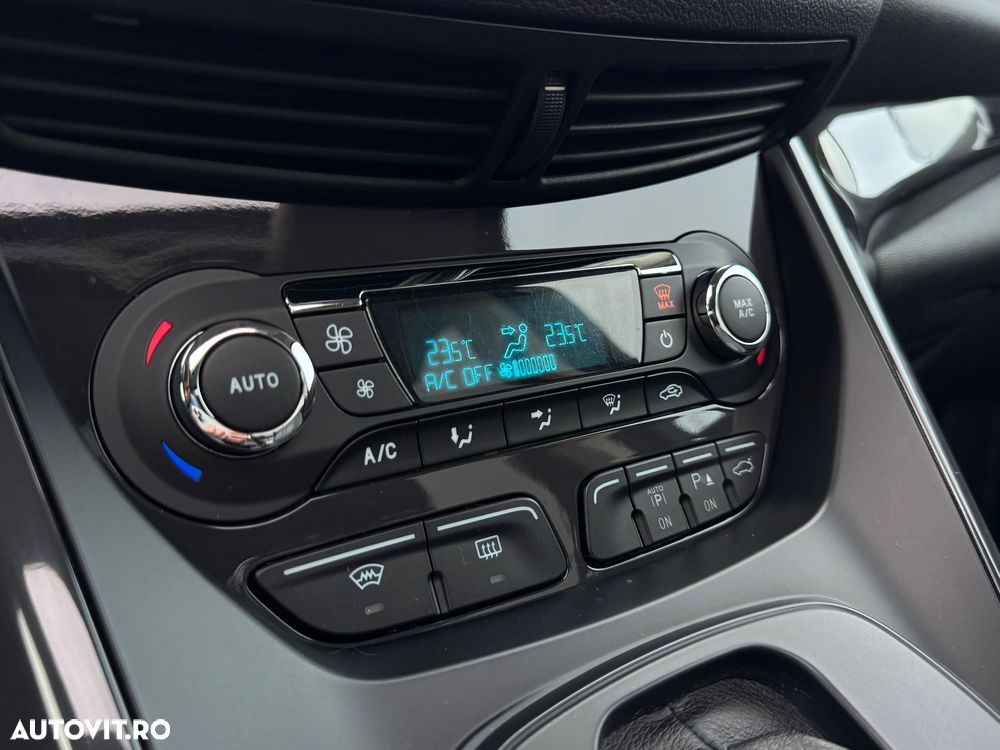Ford Kuga - 31