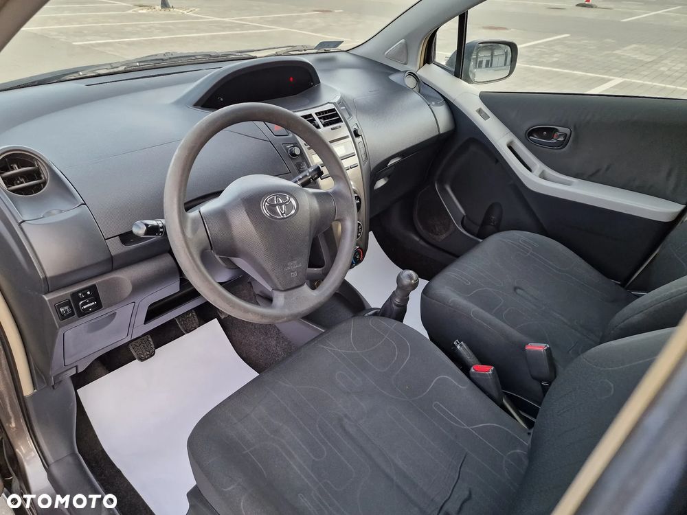 Toyota Yaris 1.0 Premium - 30