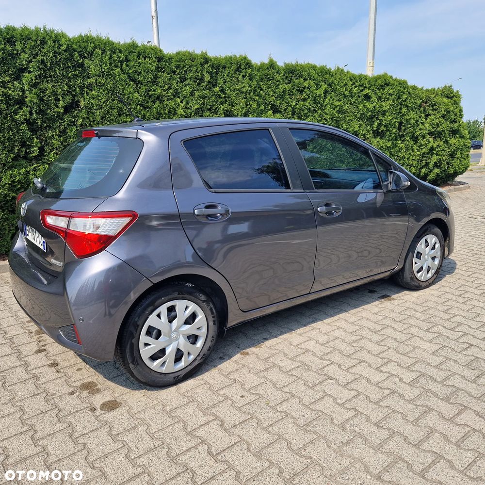 Toyota Yaris Hybrid 100 Sol - 3