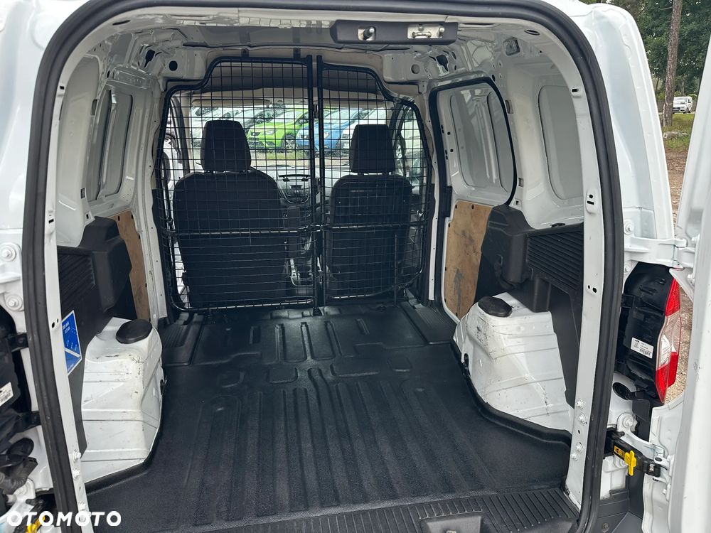 Ford Transit Courier - 17