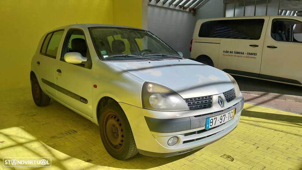 Renault Clio 1.2 16V Privilège - 17