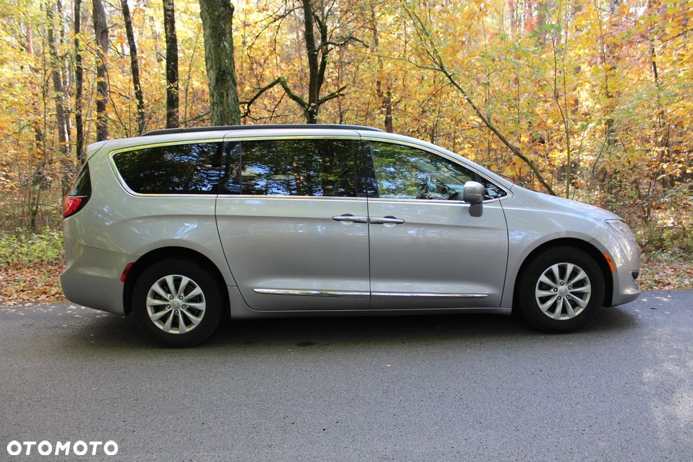 Chrysler Pacifica - 7