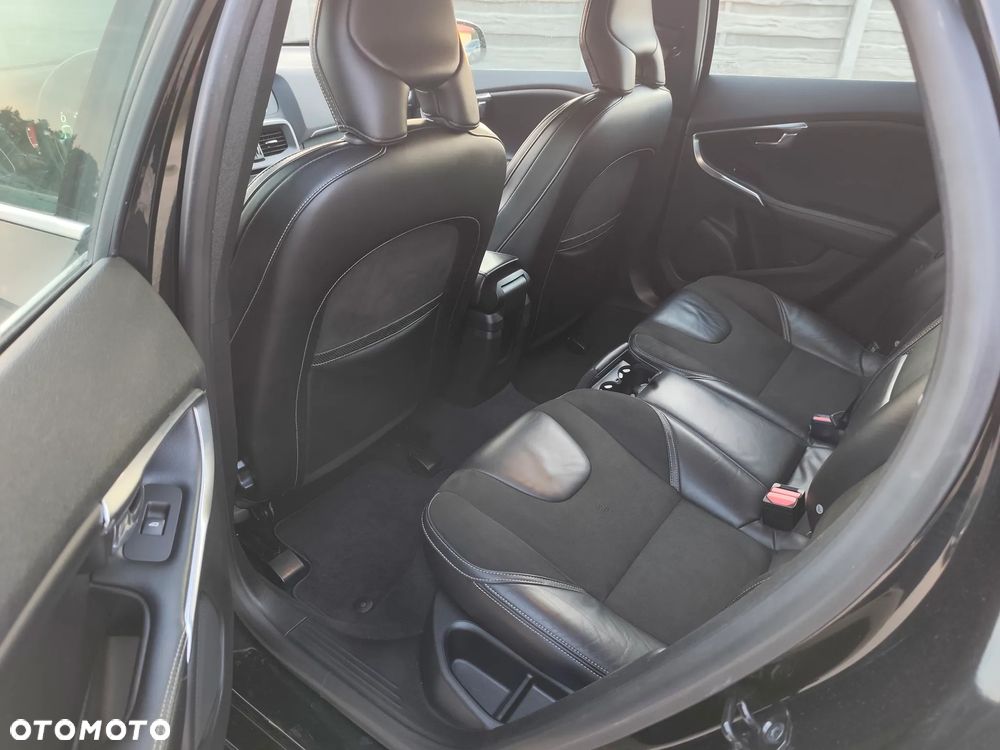 Volvo V40 D2 R Design - 13