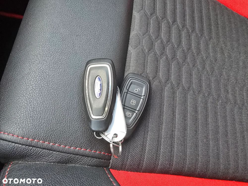 Ford Focus 2.0 EcoBoost ST - 23