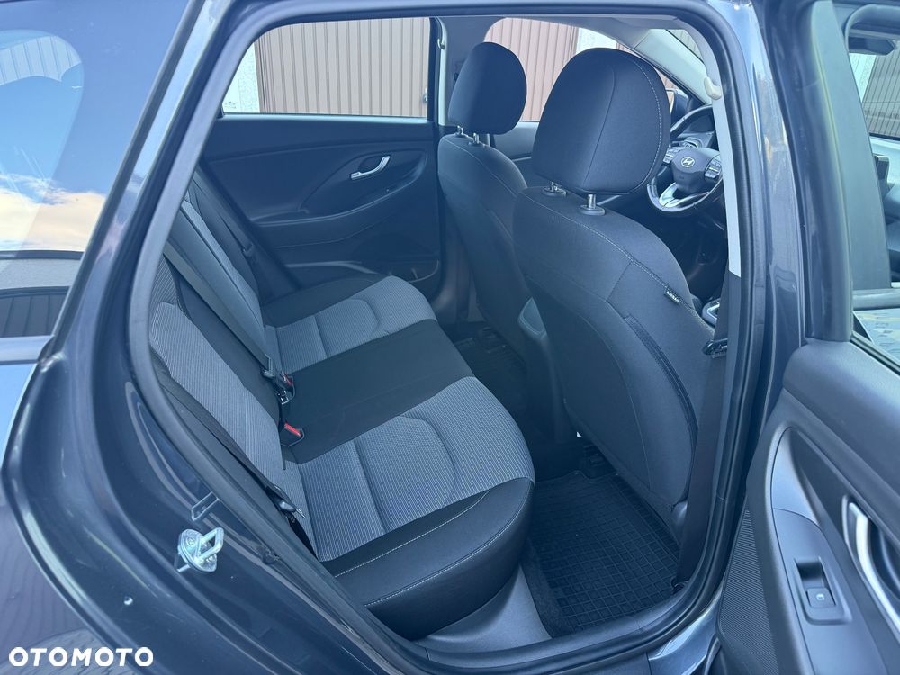 Hyundai i30 1.5 DPI Classic + - 10
