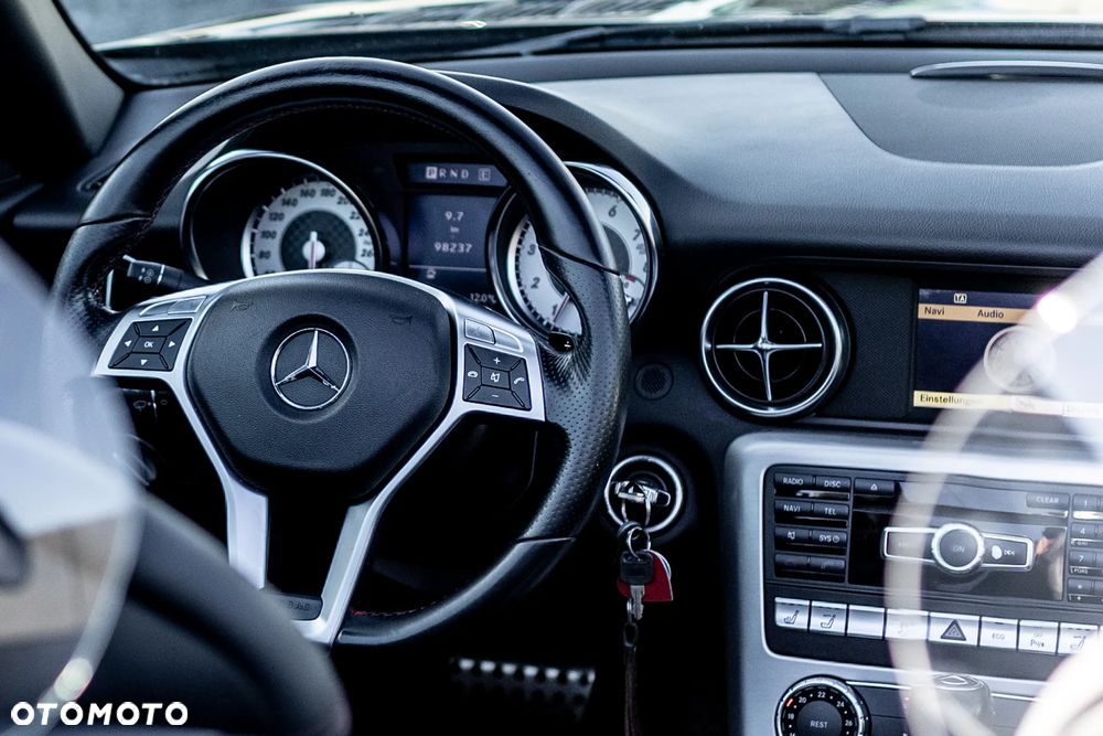 Mercedes-Benz SLK 200 (BlueEFFICIENCY) 7G-TRONIC - 38