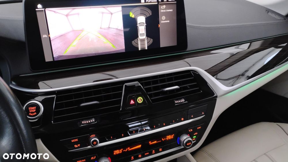 BMW Seria 5 520i Luxury Line - 11