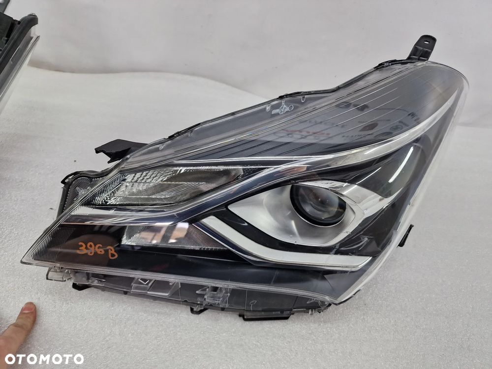 TOYOTA YARIS III 3 LIFT 17- PRAWA LAMPA PRZEDNIA PRZÓD SOCZEWKA , NR AUKCJI LA396 - 16