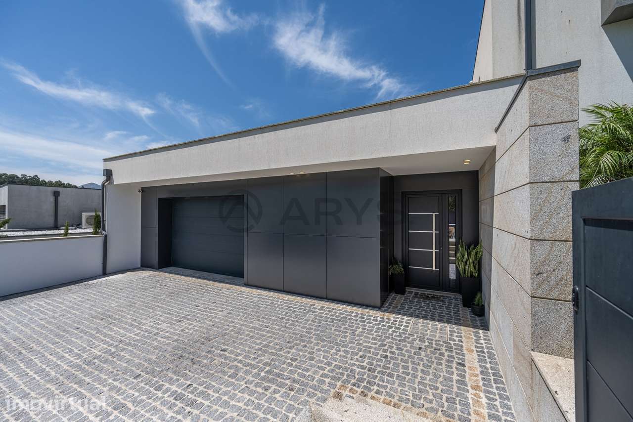 Moradia T4 Contemporânea com Piscina e Vistas Panorâmicas | Ponte d... - Grande imagem: 3/46