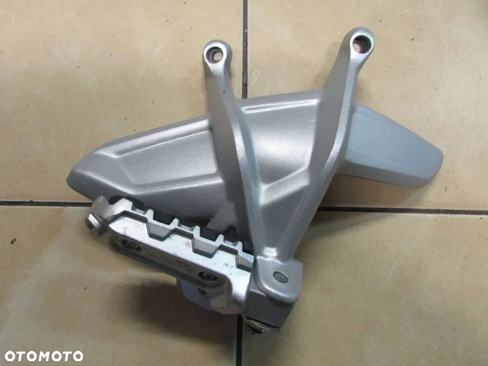 Benelli TRK 502X set podnóżek pasażera prawy - 1