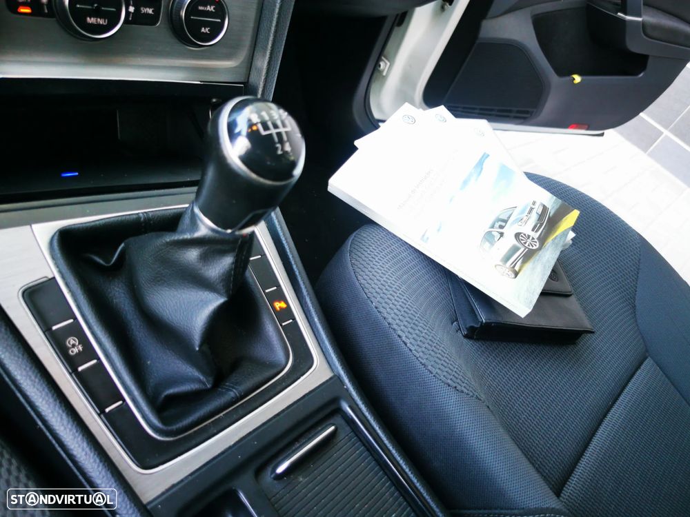 VW Golf Variant 1.6 TDi BlueMotion Confortline - 24