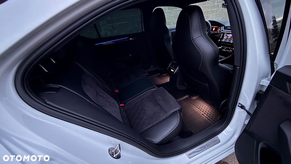 Skoda Superb 2.0 TDI DSG Sportline - 32