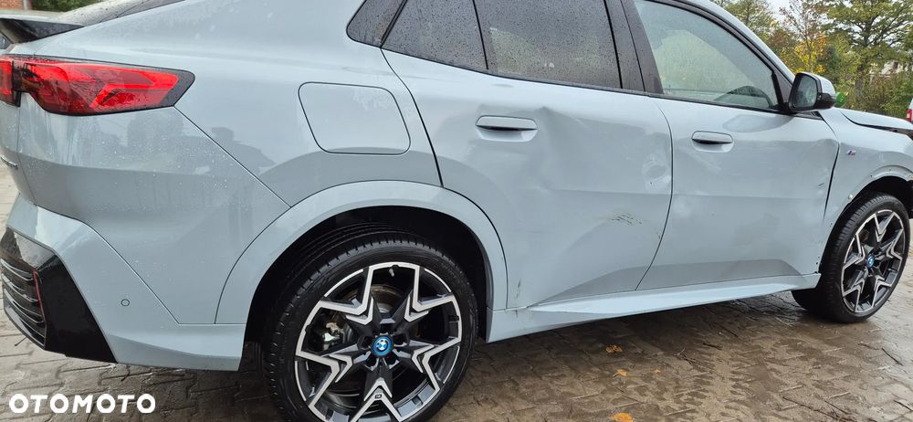 BMW iX2 eDrive20 66.5kWh M Sport Edition - 13