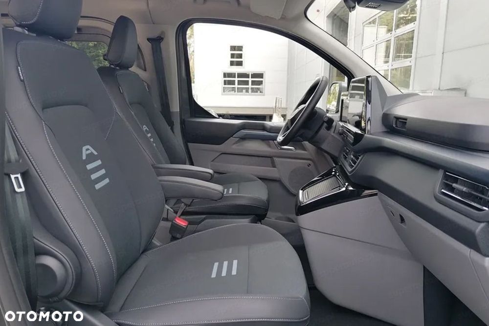 Ford Tourneo Custom - 9