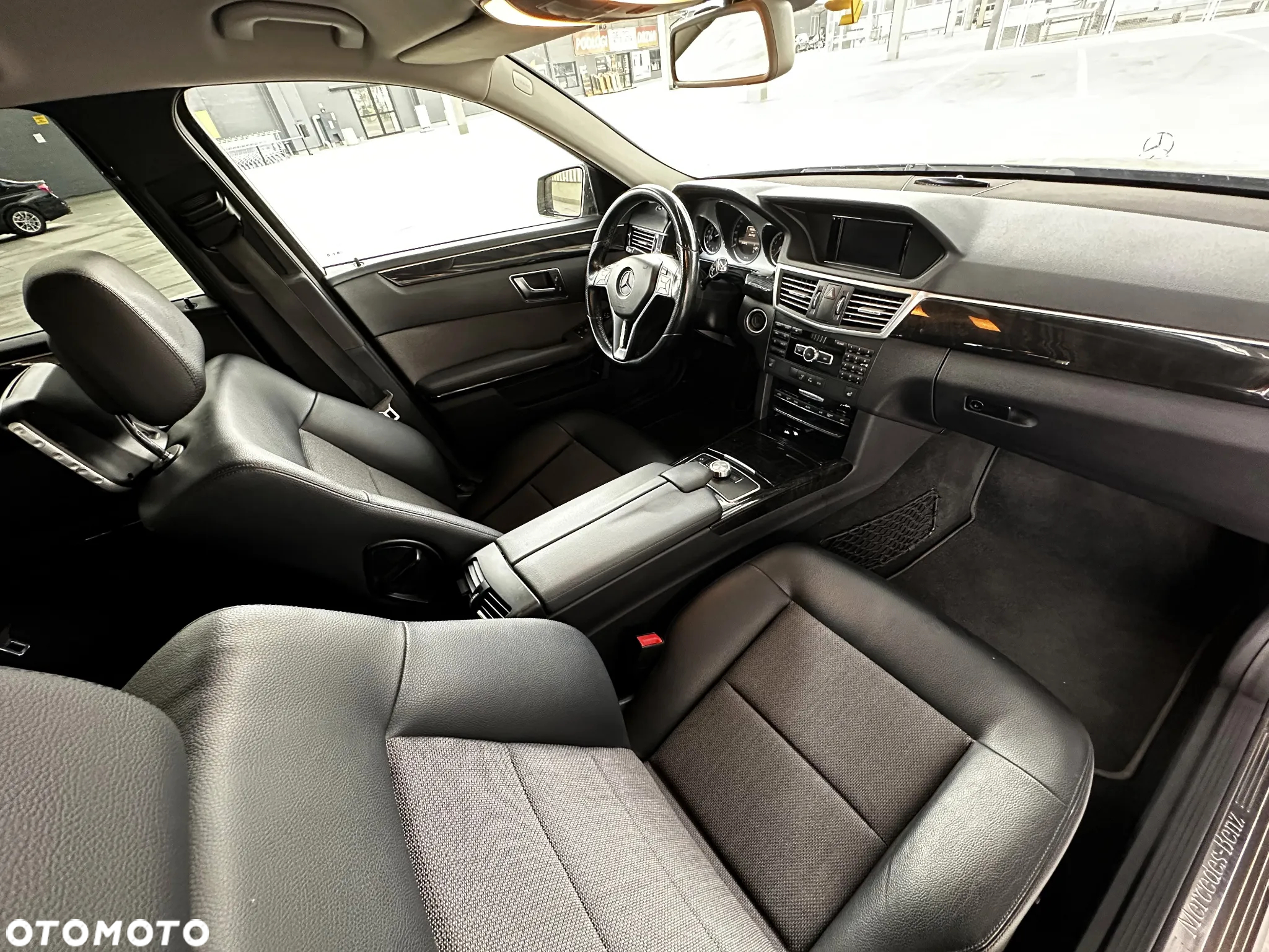 Mercedes-Benz Klasa E 200 T CGI BlueEFFICIENCY 7G-TRONIC Avantgarde - 17