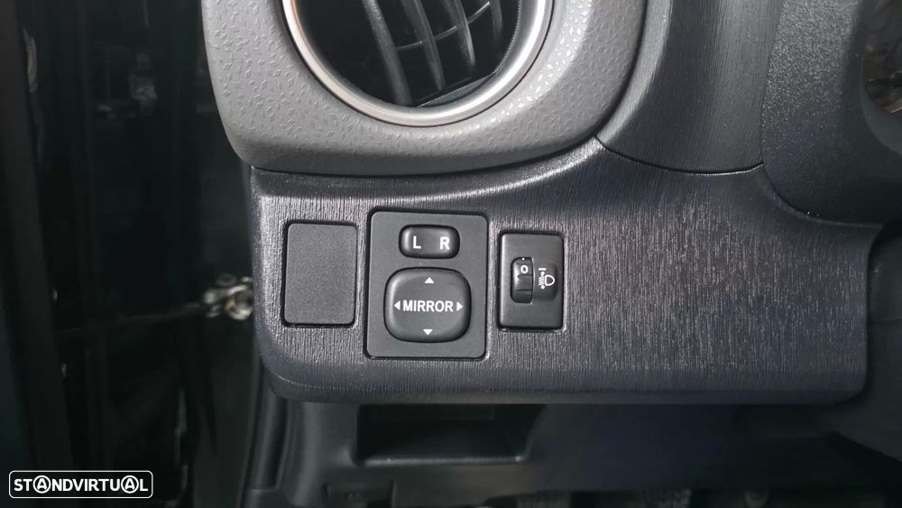 Toyota Yaris 1.33 VVT-i Comfort — fotografia 9