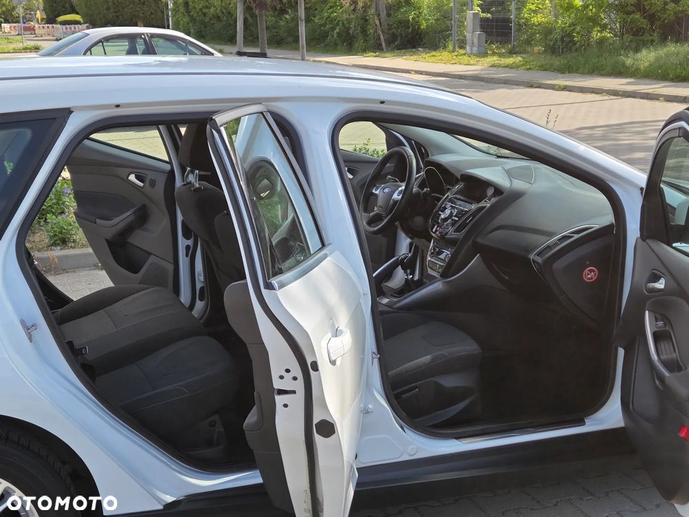 Ford Focus 1.6 TDCi DPF SYNC Edition - 17