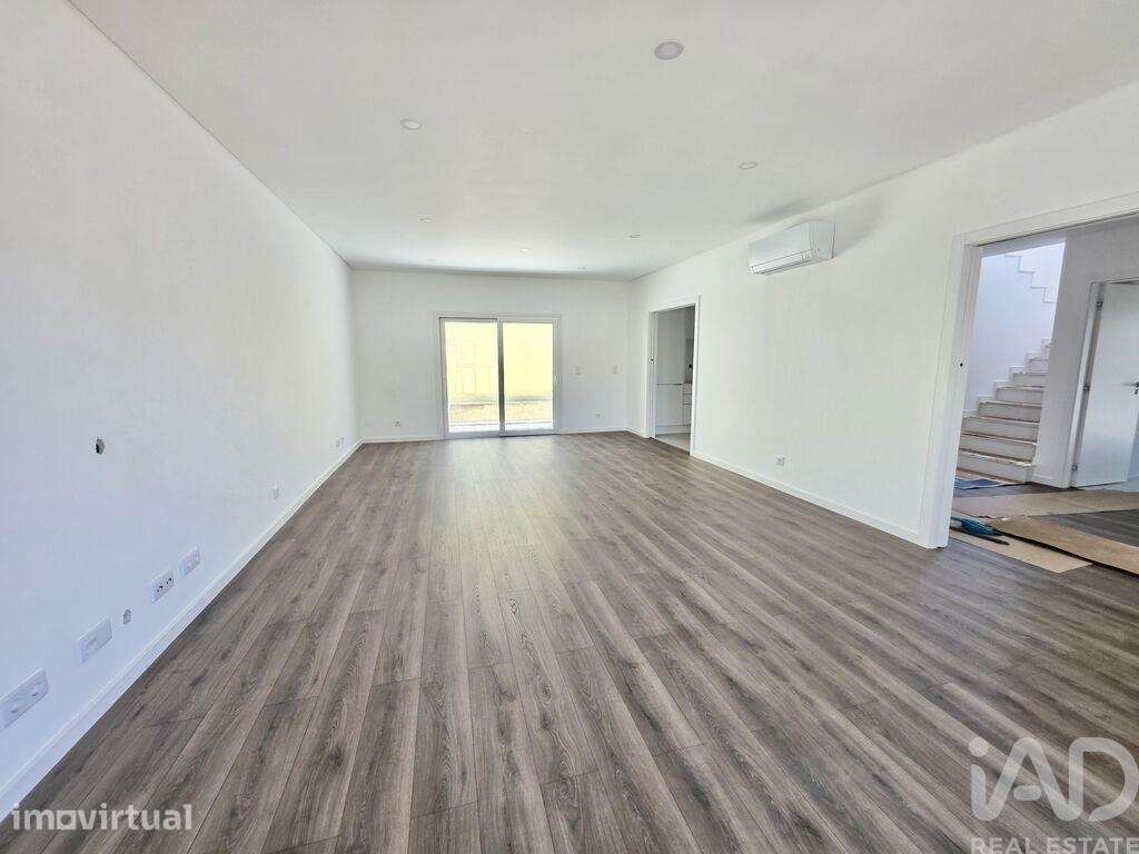 Moradia isolada T4 em Charneca de Caparica e Sobreda de 92,7 m2 - Grande imagem: 2/22