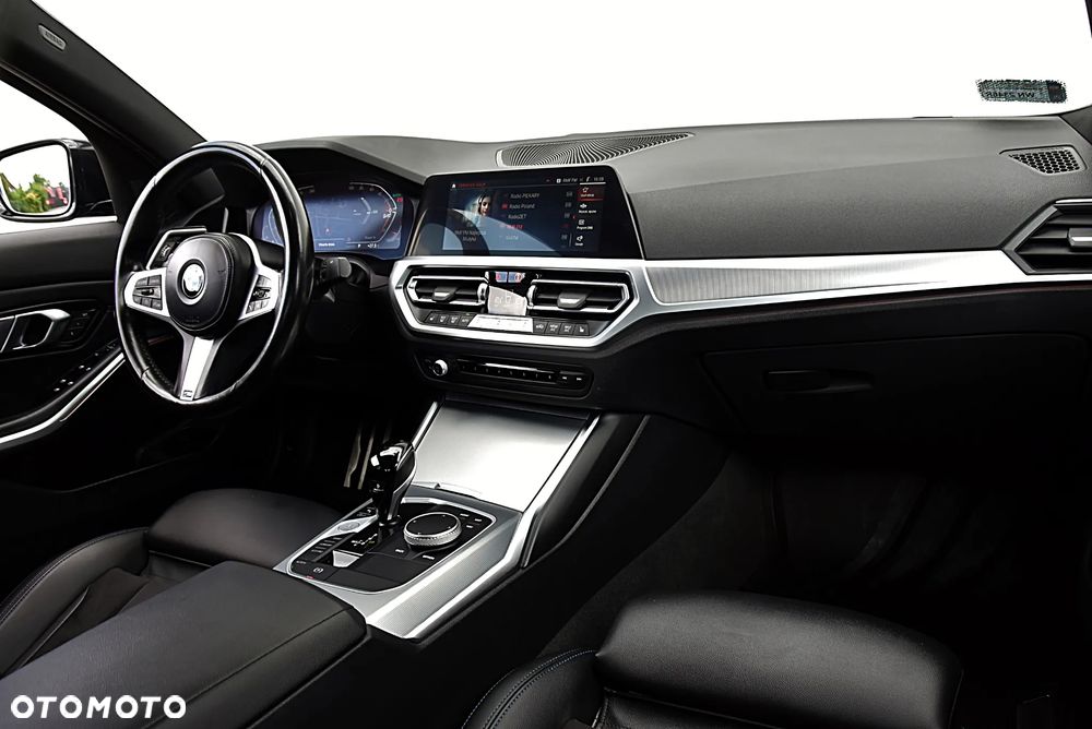 BMW Seria 3 330i xDrive - 23