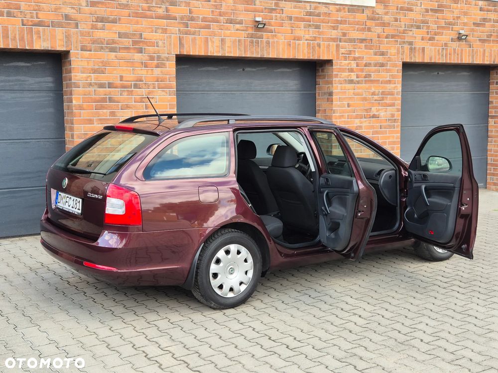 Skoda Octavia 1.6 Combi - 12