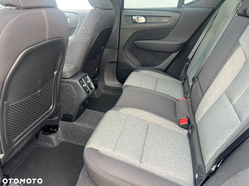 Volvo XC 40 B4 AWD Ultimate Dark - 24