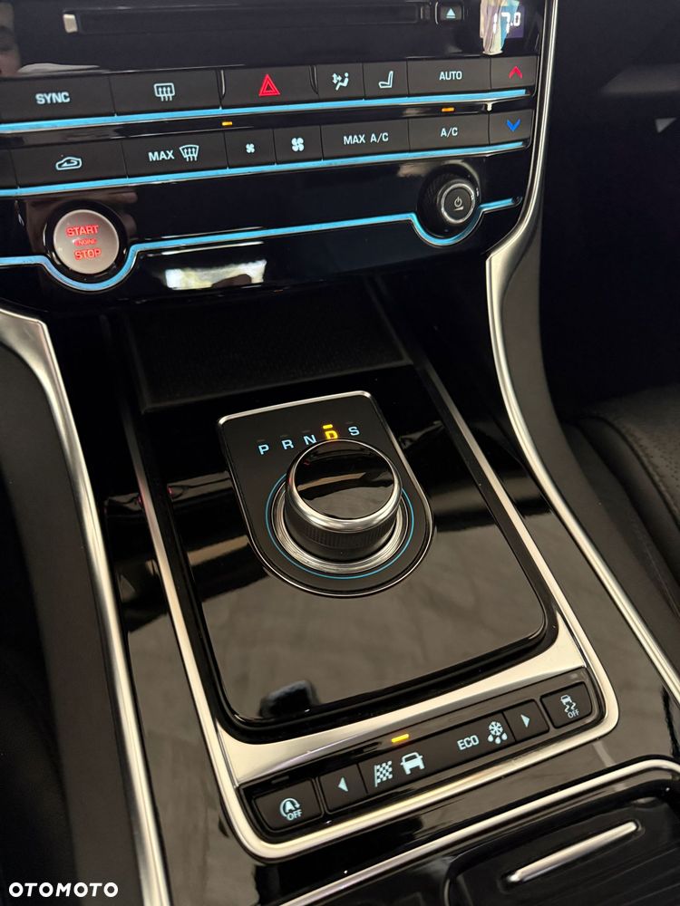 Jaguar XF 2.0 T Prestige - 15