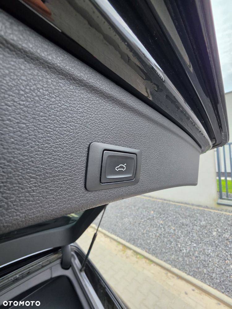 Audi A4 Avant 2.0 TDI ultra S tronic sport - 32