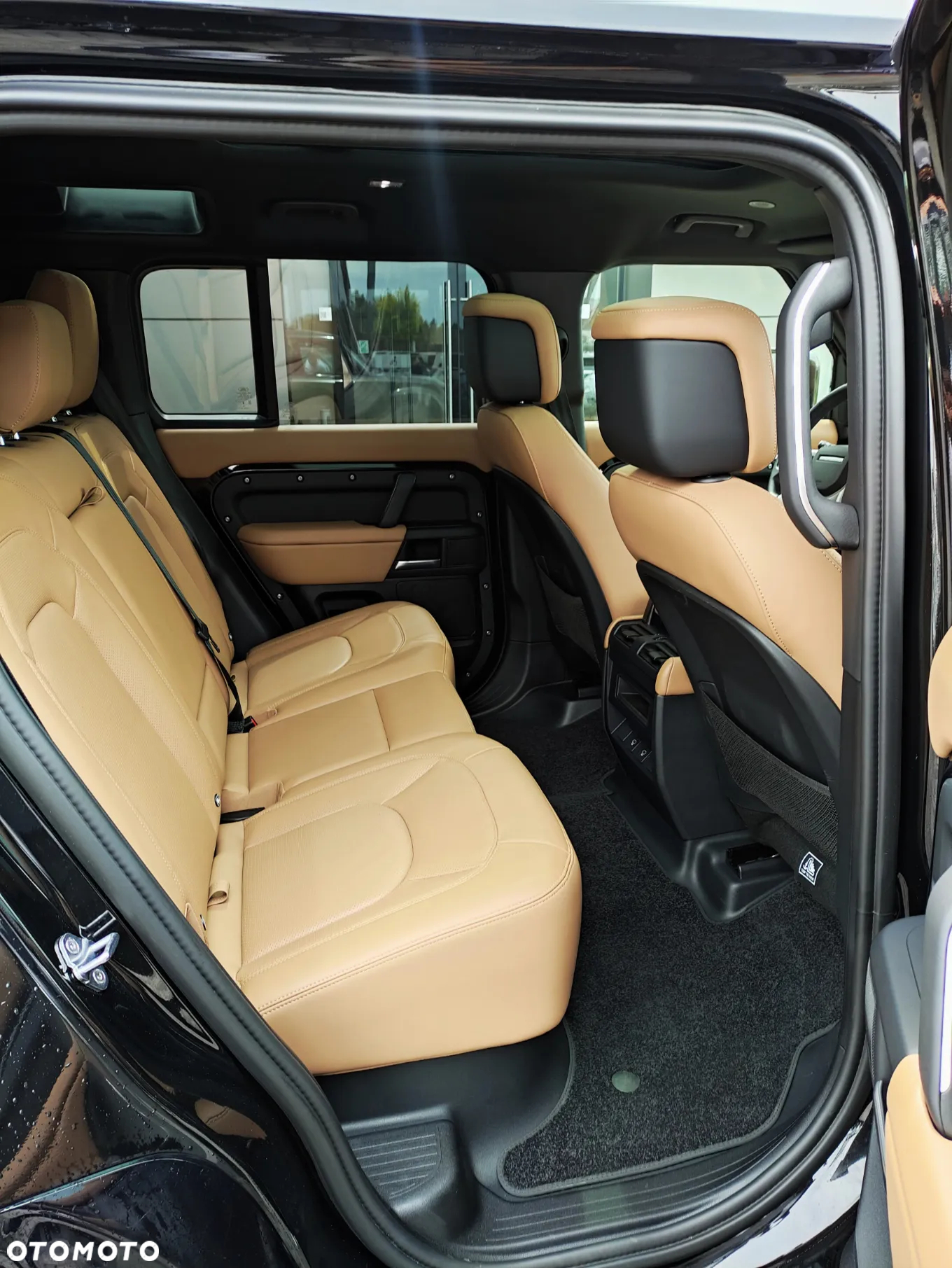 Land Rover Defender - 26