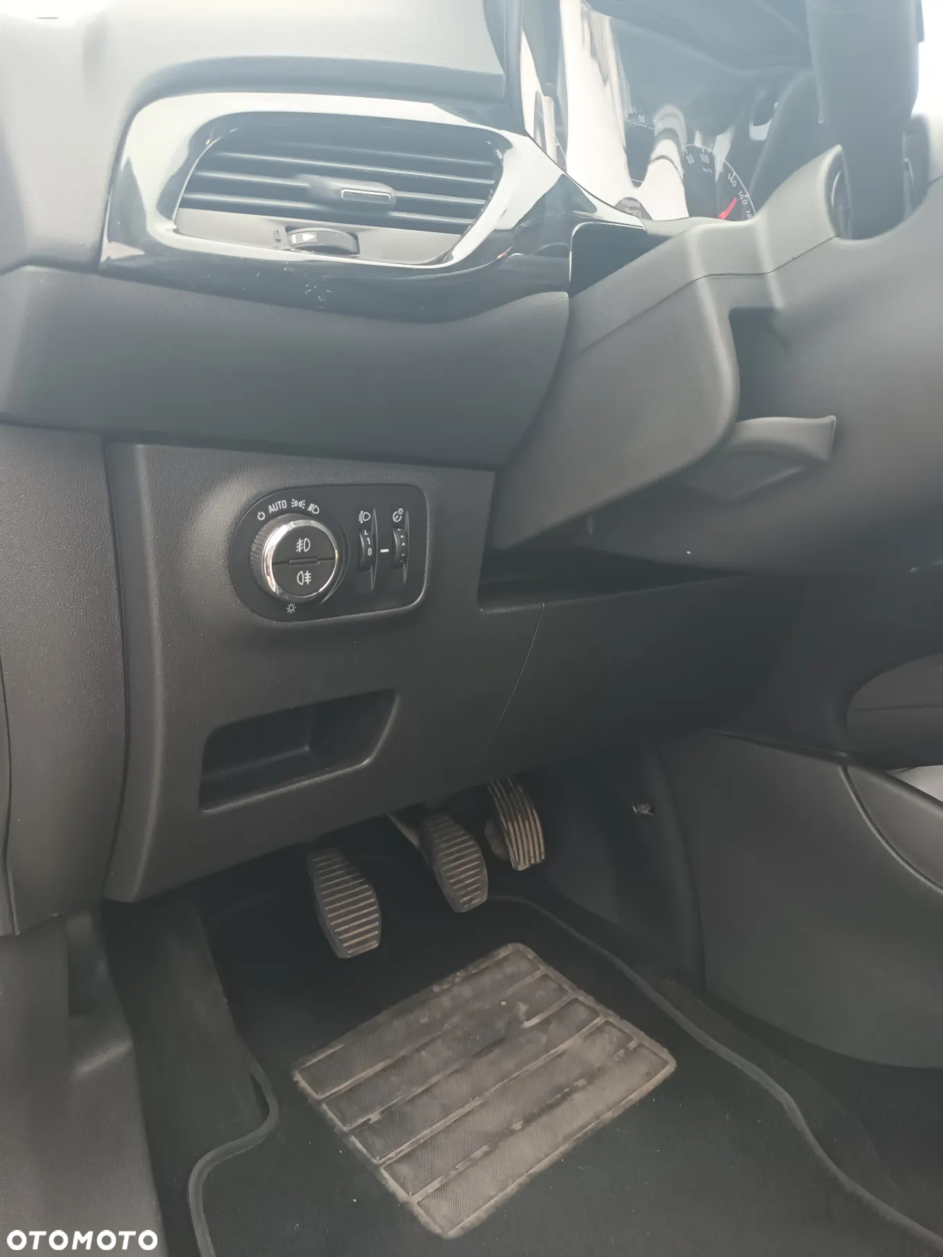 Opel Corsa 1.4 16V Enjoy - 28