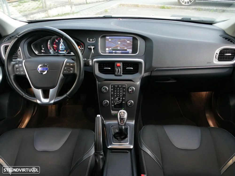 Volvo V40 1.6 D2 Momentum - 33