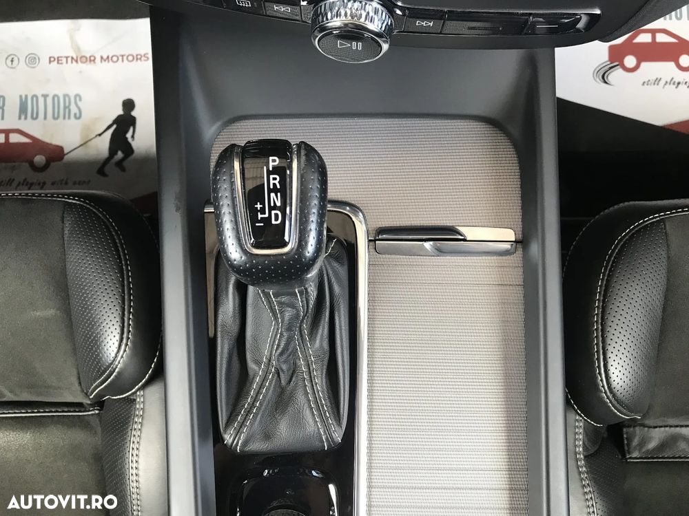 Volvo XC 60 D4 R-Design - 33