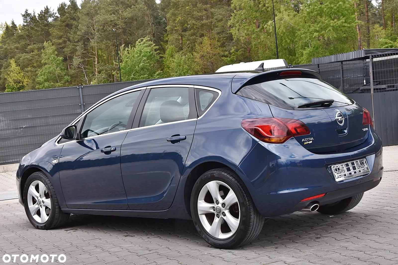 Opel Astra 1.6 Turbo Cosmo - 12