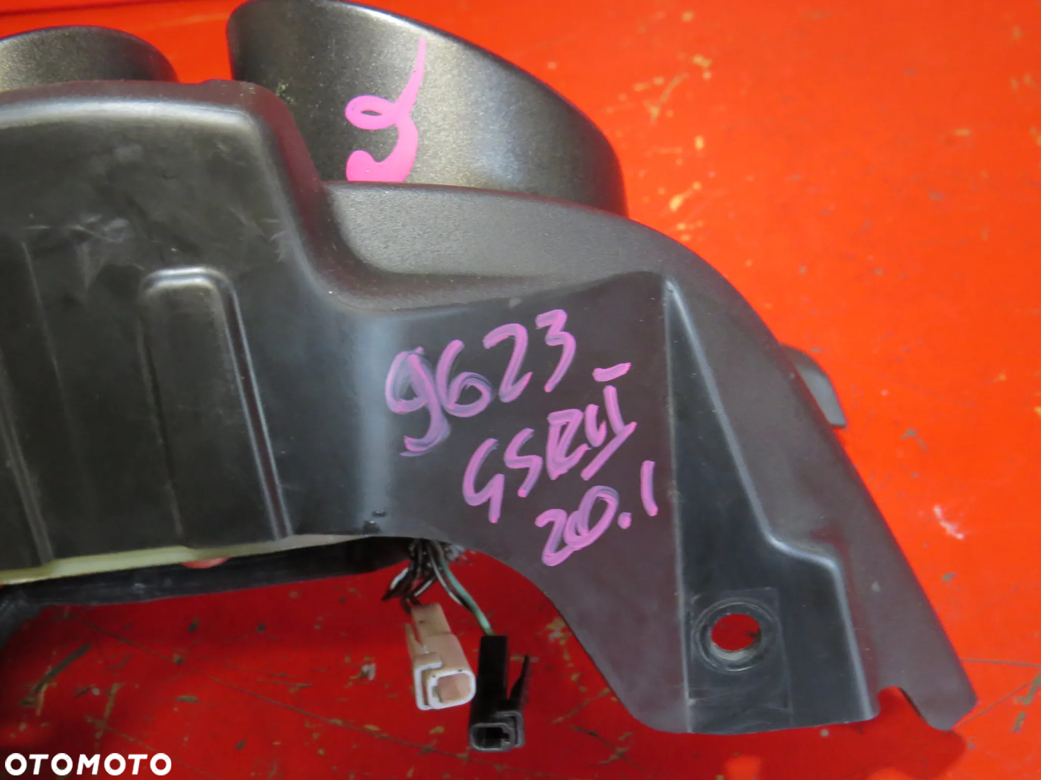 SUZUKI GSR 600 GSR600 K10 09 lampa tył tylna klosz światło STOP - 4