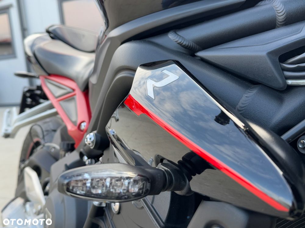 Triumph Street Triple - 8